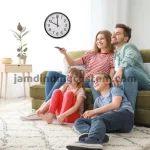 Gambar Jam Dinding Custom yang Cocok untuk Ruang Keluarga